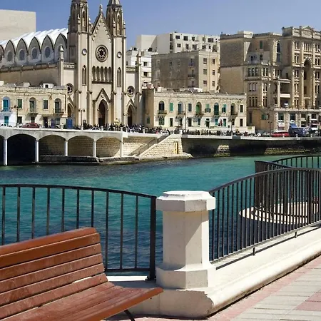 Seafront Luxury With Pool Apartamento Sliema