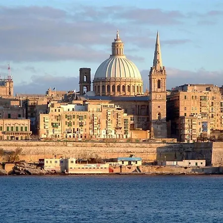 Seafront Luxury With Pool Sliema
