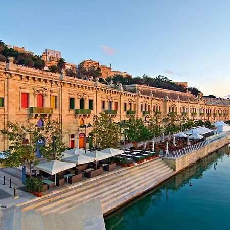 Seafront Luxury With Pool Apartamento