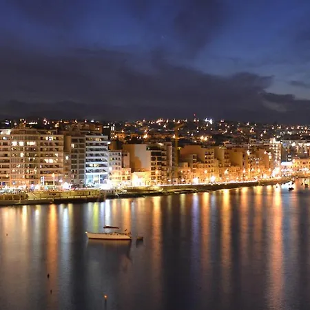 Seafront Luxury With Pool Apartamento