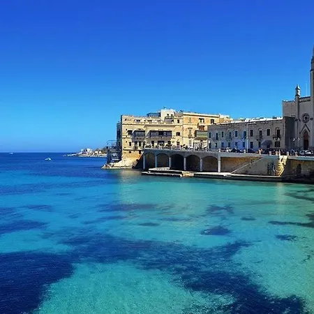 Seafront Luxury With Pool Apartmán