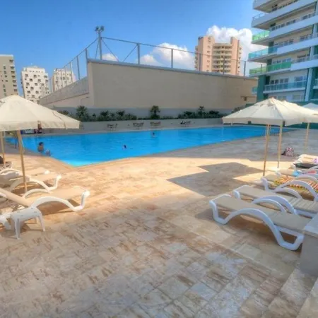 Seafront Luxury With Pool Apartmán