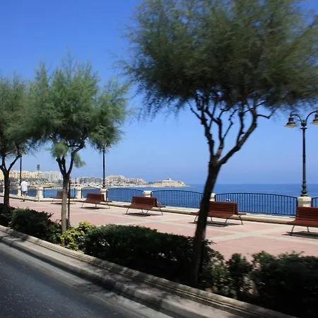 Apartmán Seafront Luxury With Pool *